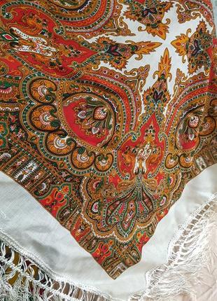 Красивый шерстяной платок в этно стиле с бахромой4 фото
