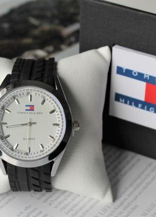 Мужские часы с силиконовым ремешком tommy hilfiger черные3 фото