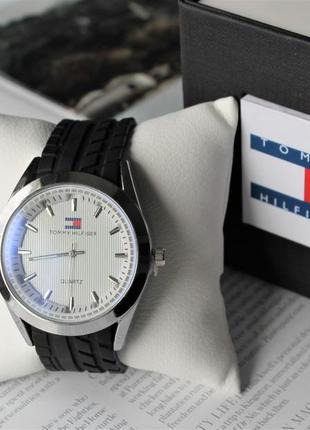 Мужские часы с силиконовым ремешком tommy hilfiger черные2 фото