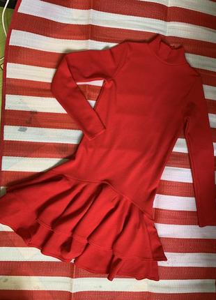Шикарное красное платье с воланами внизу boohoo/трендовая модель6 фото