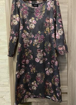 Сукня з квітковим принтом