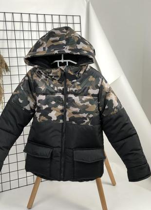 Стильна куртка демісезон для хлопчика з кишеньками на флісі камуфляж9 фото
