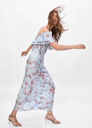Платье zara макси открытыми плечами рюшем в цветочек длинное сарафан голубое2 фото