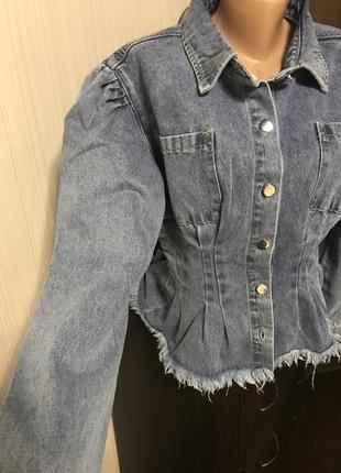 Шикарная джинсовая курточка приталенная на корсете с объёмными рукавами3 фото