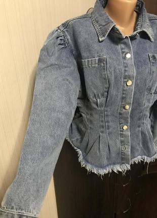 Шикарная джинсовая курточка приталенная на корсете с объёмными рукавами4 фото