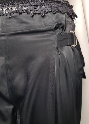 Оригінальні атласні штани "made in italy" чорні з декором (італія).4 фото