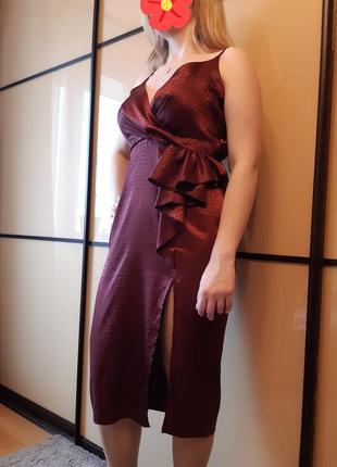Платье в бельевом стиле с разрезом спереди,рюшем, бордо, марсала new look