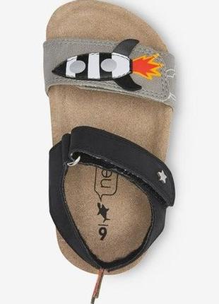 Стильные и практичные сандалии для мальчика бренд next (великобритания) ракета3 фото