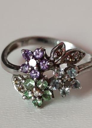 Серебряное кольцо с бриллиантами.