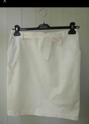 Юбочка белая на тонкой подкладке с боковыми карманами paton