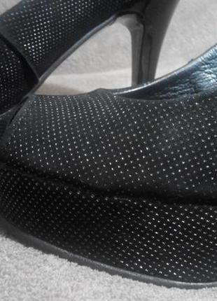 Мега удобные туфли с открытым носком кожаные с лазерным напылением1 фото