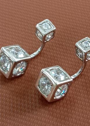 Серебряные женские серьги гвоздики кубики с закатанными в них фианитами