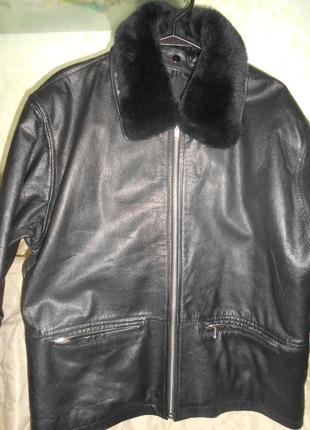Жіноча шкіряна куртка