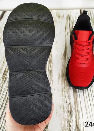 Женские кроссовки красно-черные на амортизирующей подошве2 фото