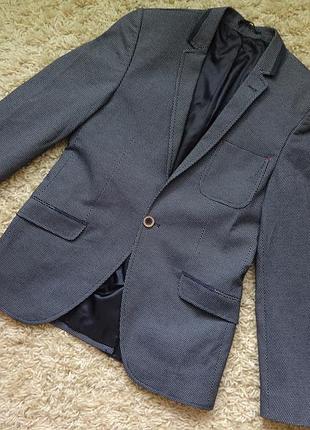 Модний піджак для хлопчика підлітка