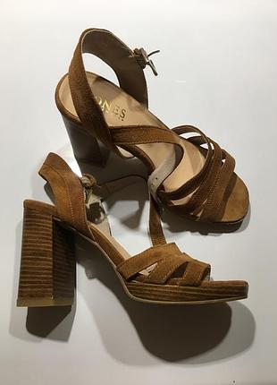 Замшеві босоніжки