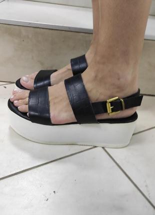 Босоножки женские кожаные carvela.1 фото