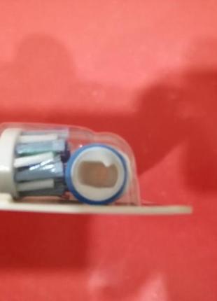 Орал бі змінні насадки для електричної зубної щітки o-b5 фото