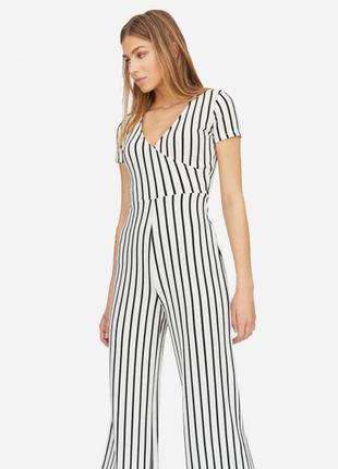 Класний космбинезон stradivarius розмір s