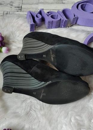 Женские туфли vera gomma на танкетке натуральная замша черного цвета 37 размер5 фото