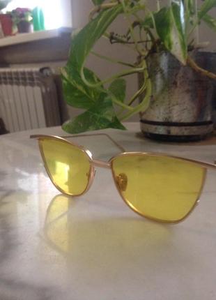 Ніжні,елегантні сонцезахисні окуляри.