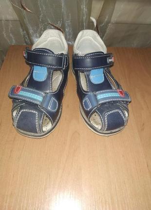 Дитячі сандалії