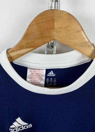 Оригинальная спортивная футболка adidas с лампасами из новых коллекций7 фото