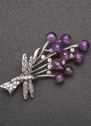 Брошь с натуральным камнем аметист букет со стрекозой