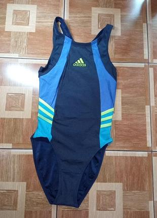 Спортивный купальник для бассейна
