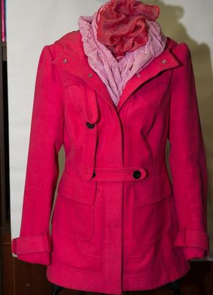 Розовое пальто с капюшоном