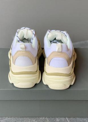 Triple s cream white beige жіночі білі кросівки4 фото