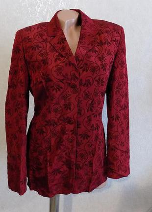 Пиджак красный на пуговицах узор-напыление фирменный размер 46