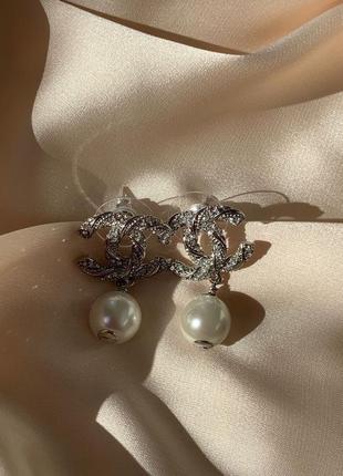 Шикарні сережки з цирконами і перлами