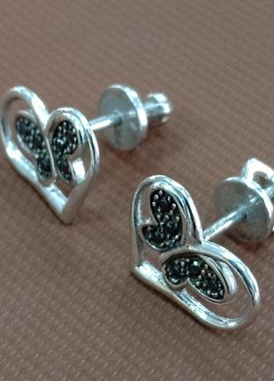 Женские серебряные серьги - гвоздики бабочка в сердце с вставками фианитов4 фото