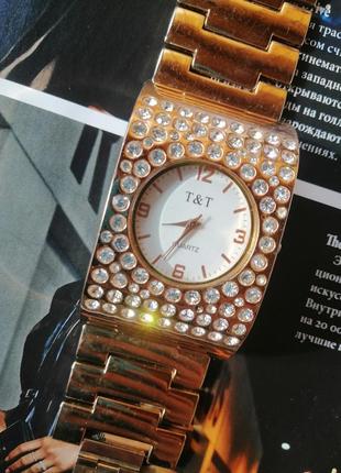 Коллекционные красивые часы - браслет со стразами.