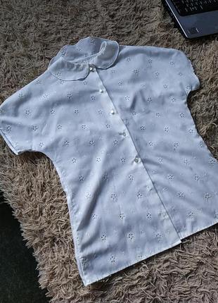 Блузка рубашка з вибитої тканини молочного кольору4 фото