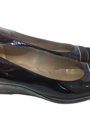 Стильные лаковые кожаные туфли на танкетке от бренда van dal, р.38 код t38033 фото