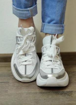 Кроссовки белые с серебряными вставками8 фото