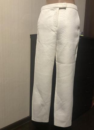 Белые брюки змеиный принт классика3 фото