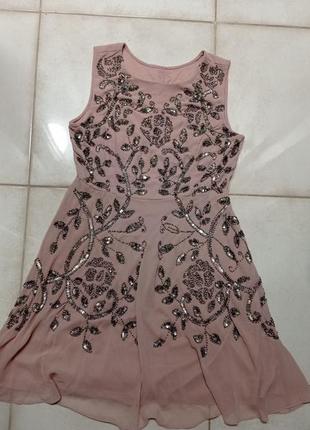 Платье с пайетками и бисером1 фото