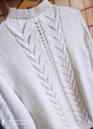 Білий ошатний светр в'язаний спицями10 фото
