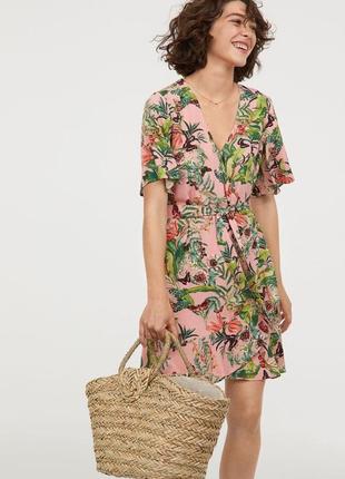 Цветастое летнее платье из вискозы с тропический принтом5 фото