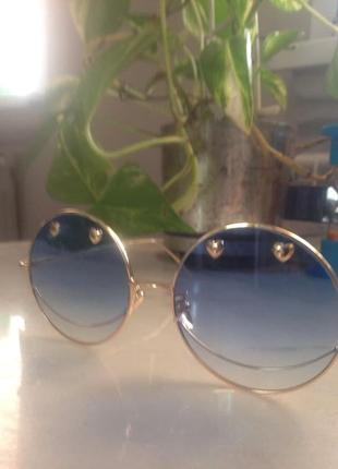 Стильные солнцезащитные очки.4 фото