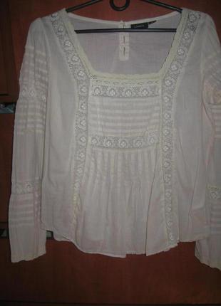 Блуза с кружевом молочная