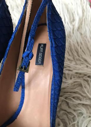 Босоножки на каблуке синего цвета3 фото
