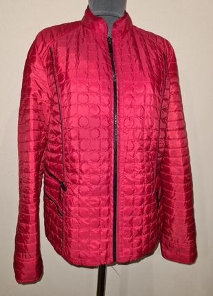 Весняна курточка червоного кольору перешита в квадратики1 фото