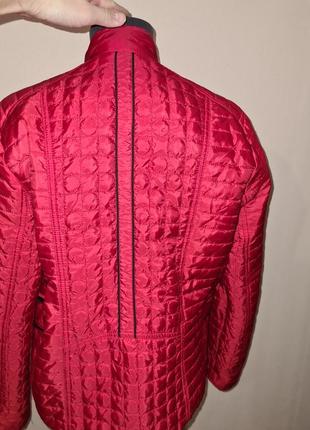 Весняна курточка червоного кольору перешита в квадратики3 фото