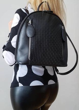 Рюкзак-сумка женская натуральная кожа черная матовая с венето