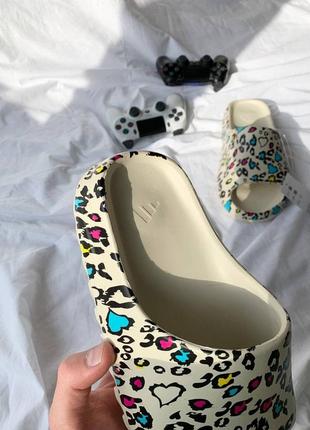 Шлепки/тапки adidas yeezy slide leopard3 фото