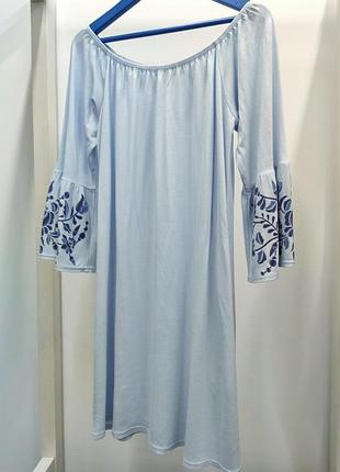 Платье с принтом «вышивка» на рукавах. женское платье с «фольклорным» принтом2 фото